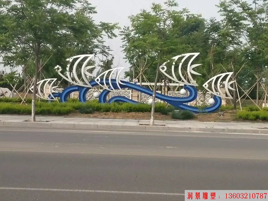 不锈钢抽象群鱼游动,海洋动物雕塑